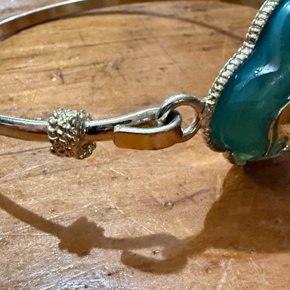 Elephant Bangle Bracelet Turquoise and Goldtone - Picture 4 of 7